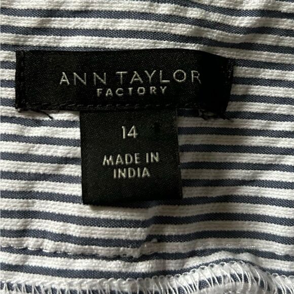 Ann Taylor Factory Women’s Blue/White Pin Striped Ankle Pants Size 14 No Flaws - Picture 11 of 11